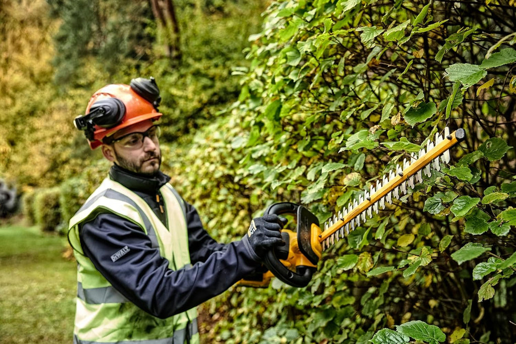 DCMPH566N XR Pole Hedge Trimmer 18V Bare Unit
